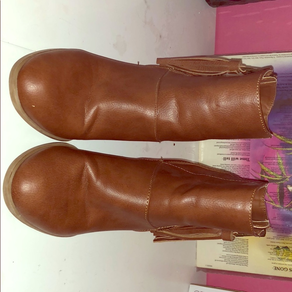 Never worn size 7 brown 4inch booties